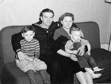 kwiloszfmly,1944.jpg
